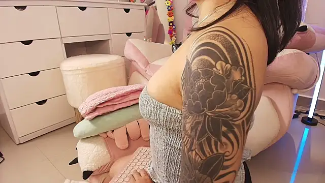 justonecute online show from 06/10/26, 12:23