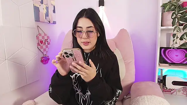 justonecute online show from 05/04/26, 11:07