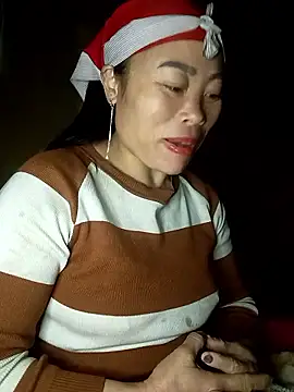 Snapshot of CoMay003 chatting on 01/10/26, 01:34 CoMay003 online show from 01/10/26, 01:34