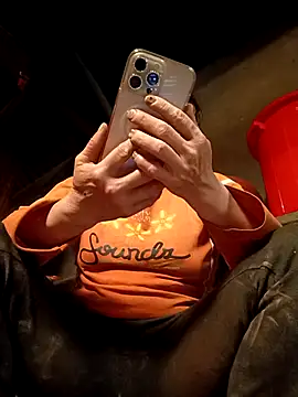 CoMay003 online show from 10/26/25, 05:52