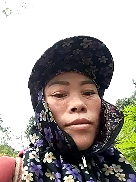 CoMay003 online show from 10/12/25, 07:32