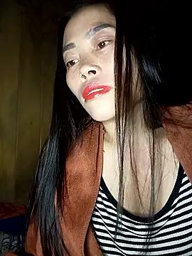 Snapshot of CoMay003 chatting on 01/13/26, 01:48 CoMay003 online show from 01/13/26, 01:48