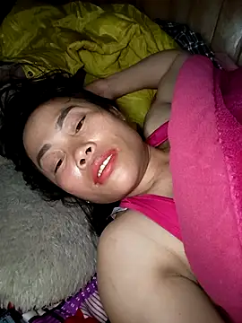 Snapshot of CoMay003 chatting on 02/13/26, 12:21 CoMay003 online show from 02/13/26, 12:21