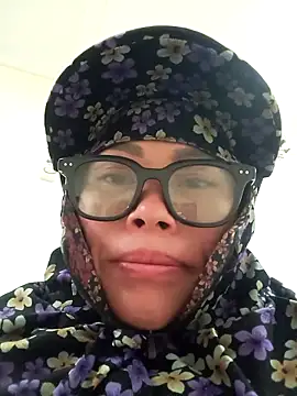 CoMay003 online show from 11/26/25, 06:13