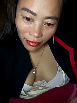 Snapshot of CoMay003 chatting on 12/23/25, 02:44 CoMay003 online show from 12/23/25, 02:44