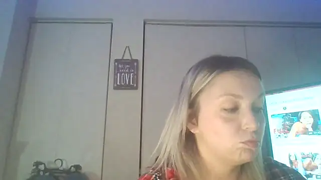 Candykissesxoxo online show from 12/23/25, 06:34