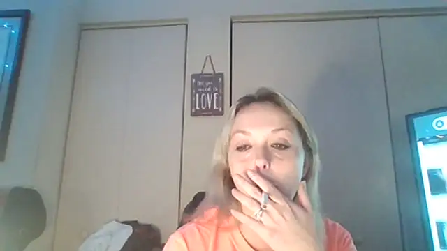 Candykissesxoxo online show from 11/03/25, 09:35