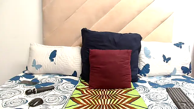 XXBUBBLYBARBIEXX online show from 10/28/25, 04:24