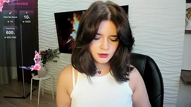 MoriGirl online show from 09/30/25, 01:17