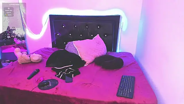 samiacooper25 online show from 11/26/25, 09:37