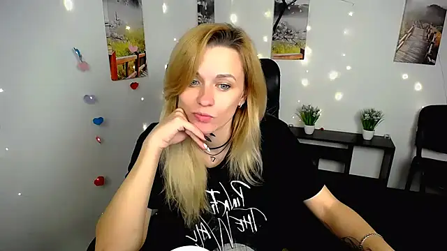 PeppyMia online show from 11/05/25, 07:00