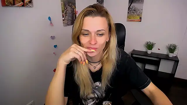PeppyMia online show from 10/15/25, 07:05