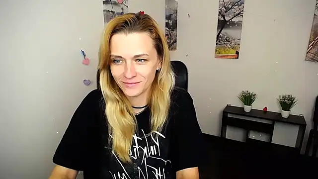 PeppyMia online show from 10/28/25, 07:07