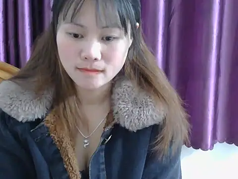 Snapshot of Sisi_dy01 chatting on 12/19/25, 01:35 Sisi dy01 online show from 12/19/25, 01:35