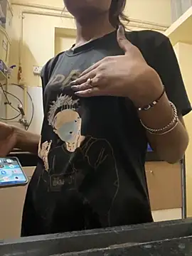 Snapshot of tanisha-2005 chatting on 09/14/25, 05:02 tanisha-2005 online show from 09/14/25, 05:02