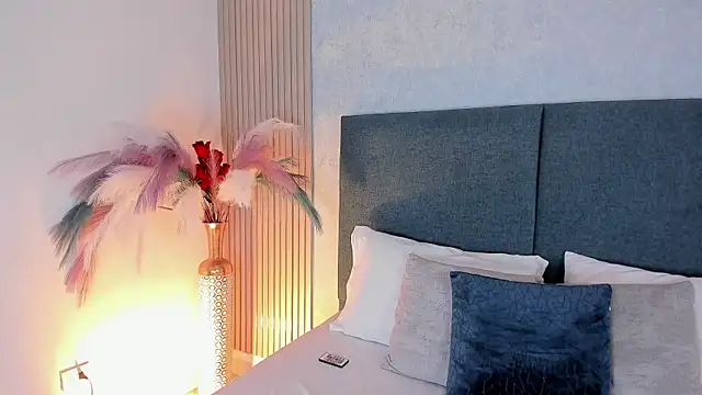 Laura Ivy online show from 04/16/26, 01:23