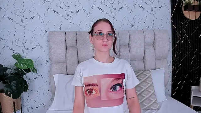 Laura Ivy online show from 11/11/25, 12:55