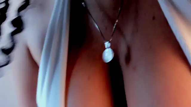 cristhi esterling online show from 10/27/25, 12:28