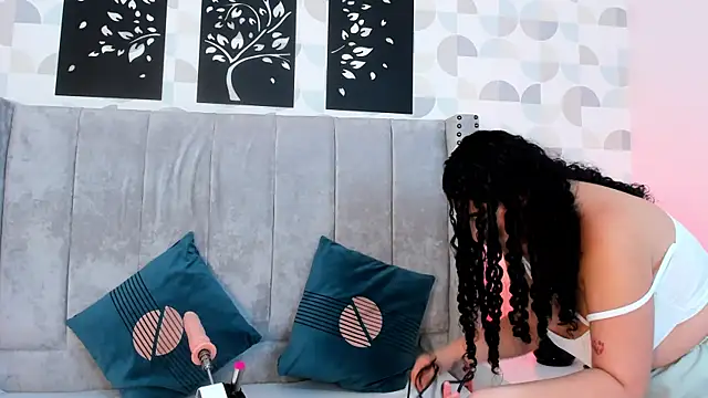 cristhi esterling online show from 11/05/25, 12:19