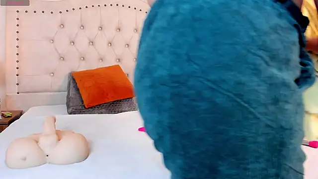 cristhi esterling online show from 12/02/25, 12:18