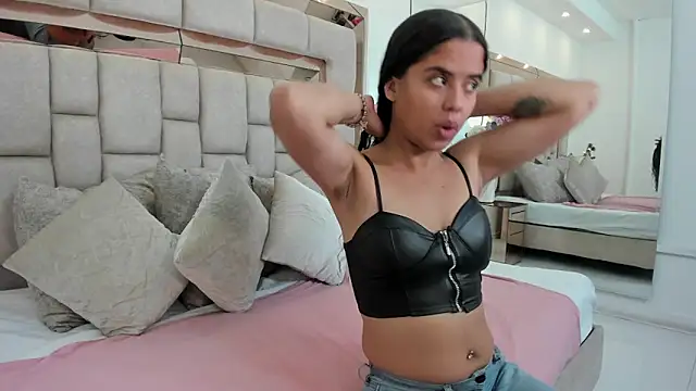 cloe spencerr online show from 12/22/25, 05:13