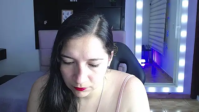 Snapshot of Agatha_bellucci_ chatting on 11/11/25, 02:01 Agatha bellucci online show from 11/11/25, 02:01