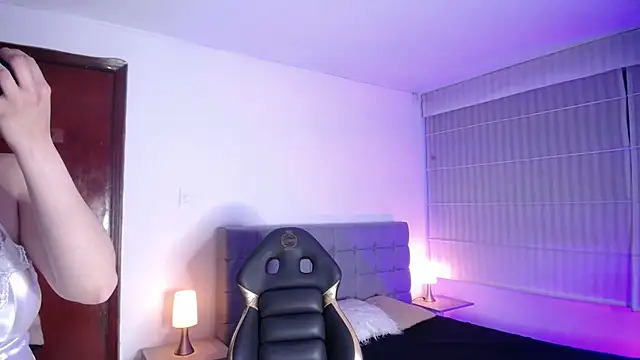 Snapshot of Agatha_bellucci_ chatting on 10/21/25, 12:48 Agatha bellucci online show from 10/21/25, 12:48