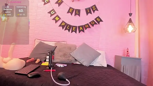 MayteLiu  online show from 09/27/25, 12:55