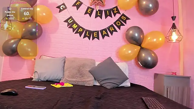 MayteLiu  online show from 09/26/25, 12:56