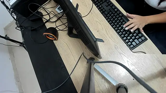 Snapshot of Tatihot69 chatting on 11/24/25, 08:31 Tatihot69 online show from 11/24/25, 08:31