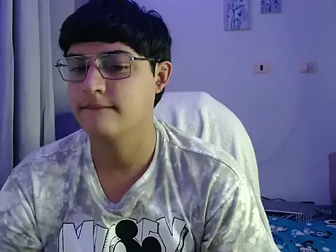 Snapshot of yesitwink_ chatting on 04/13/26, 02:15 yesitwink online show from 04/13/26, 02:15