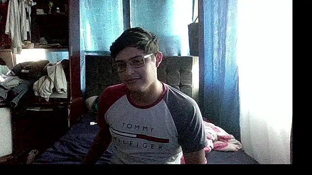 Snapshot of yesitwink_ chatting on 12/18/25, 06:23 yesitwink online show from 12/18/25, 06:23