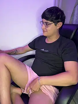 Snapshot of yesitwink_ chatting on 04/11/26, 03:47 yesitwink online show from 04/11/26, 03:47