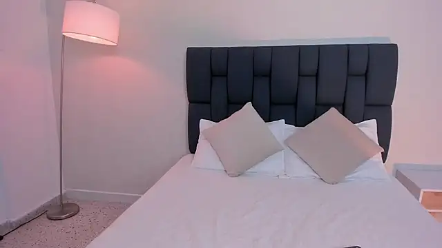 NinnaOwens online show from 09/13/25, 09:37