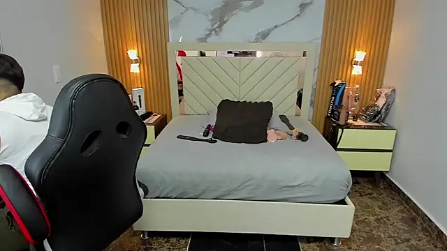 KAROLLJONES1 online show from 10/27/25, 07:37