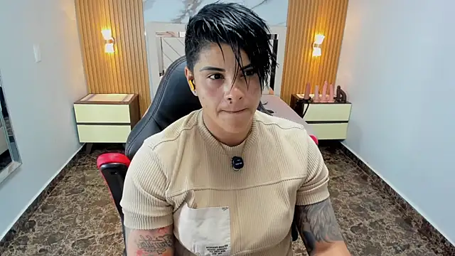KAROLLJONES1 online show from 04/28/26, 07:29