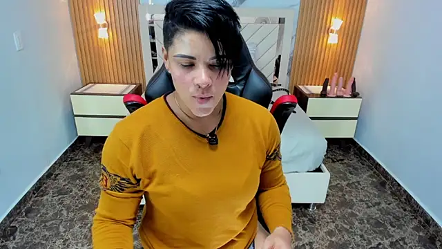 KAROLLJONES1 online show from 04/15/26, 07:58