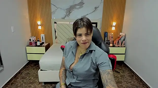 KAROLLJONES1 online show from 11/01/25, 07:30