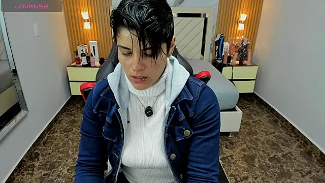 KAROLLJONES1 online show from 12/16/25, 07:29