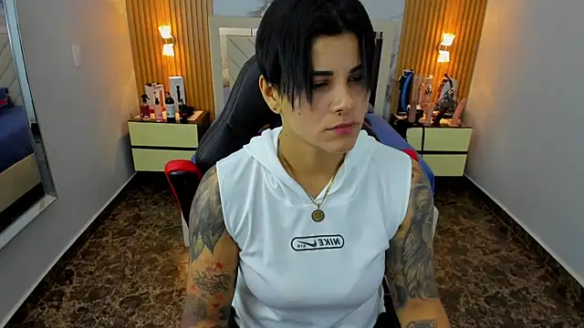 KAROLLJONES1 online show from 12/20/25, 12:19