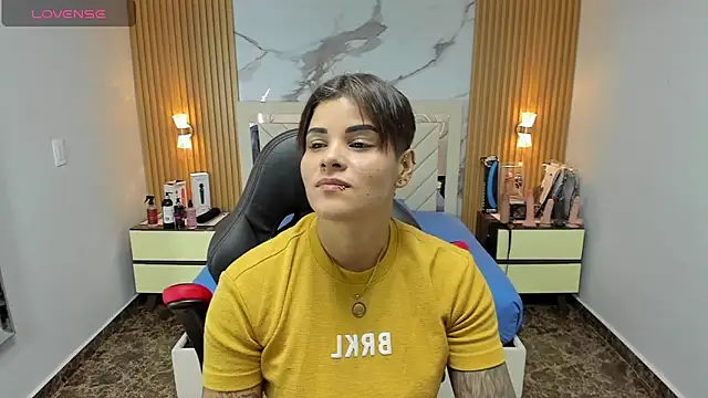 KAROLLJONES1 online show from 11/04/25, 07:17