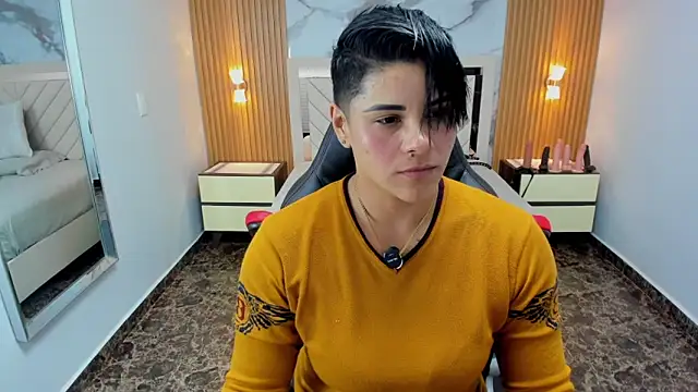 KAROLLJONES1 online show from 04/15/26, 07:18