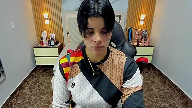 KAROLLJONES1 online show from 12/04/25, 07:24