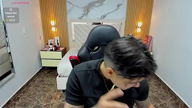 KAROLLJONES1 online show from 10/29/25, 07:35