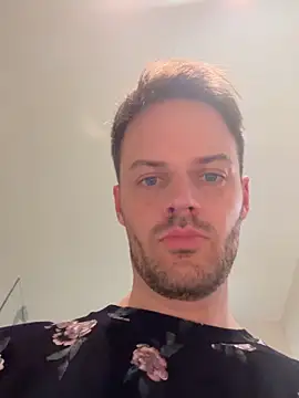 Snapshot of bigcockjohnxxxxx chatting on 11/28/25, 02:06 bigcockjohnxxxxx online show from 11/28/25, 02:06