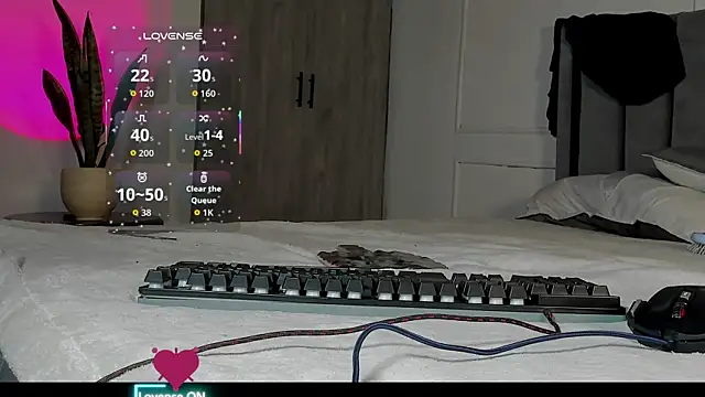 Snapshot of Ice_Princess_ chatting on 10/07/25, 06:47 Ice Princess online show from 10/07/25, 06:47