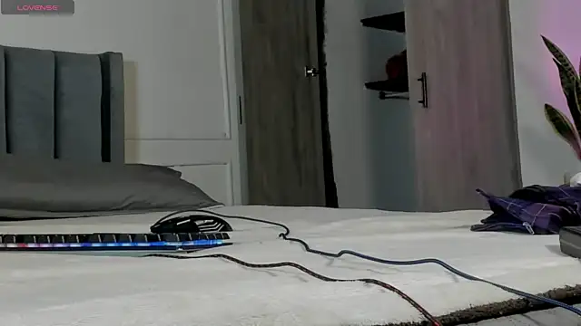 Snapshot of Ice_Princess_ chatting on 10/08/25, 04:58 Ice Princess online show from 10/08/25, 04:58