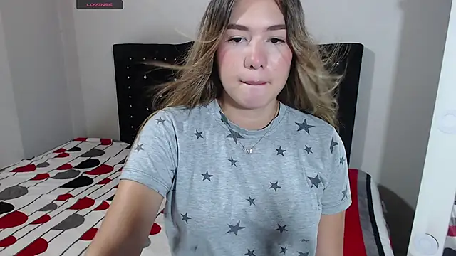 Snapshot of Angel_Megan chatting on 11/07/25, 06:01 Angel Megan online show from 11/07/25, 06:01