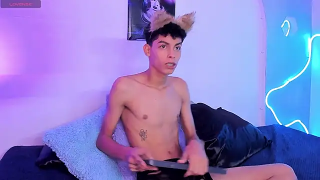 Room 69x online show from 09/18/25, 12:19