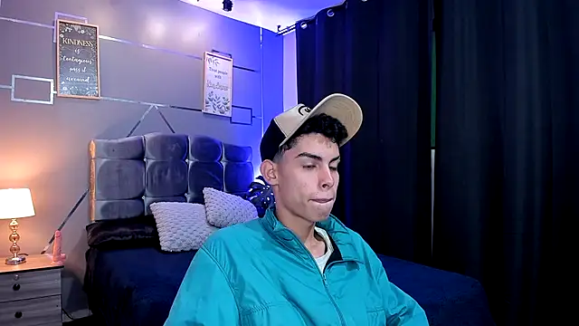 Room 69x online show from 09/11/25, 02:17